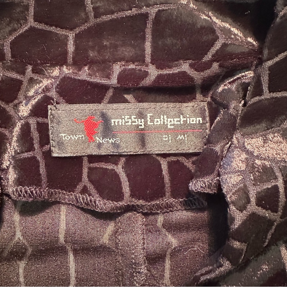 Chic Velvet Patterned Women's Button Down Shirt - image 2